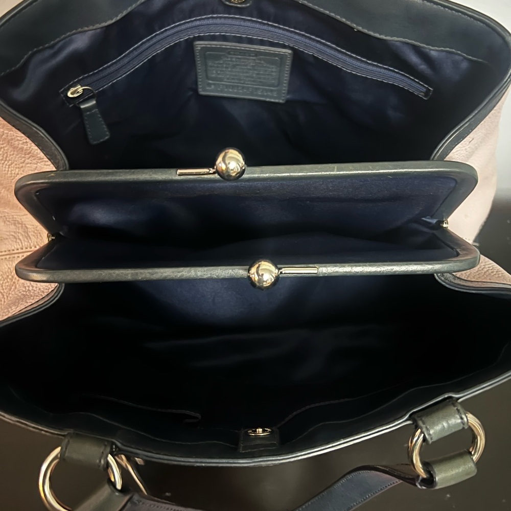 Coach Laura Spectator Shoulder bag With 3 Compartments and Kisslock 2010 - Picture 9 of 14
